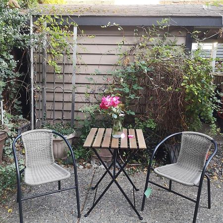 Jimmy B&B Surrey Bagian luar foto