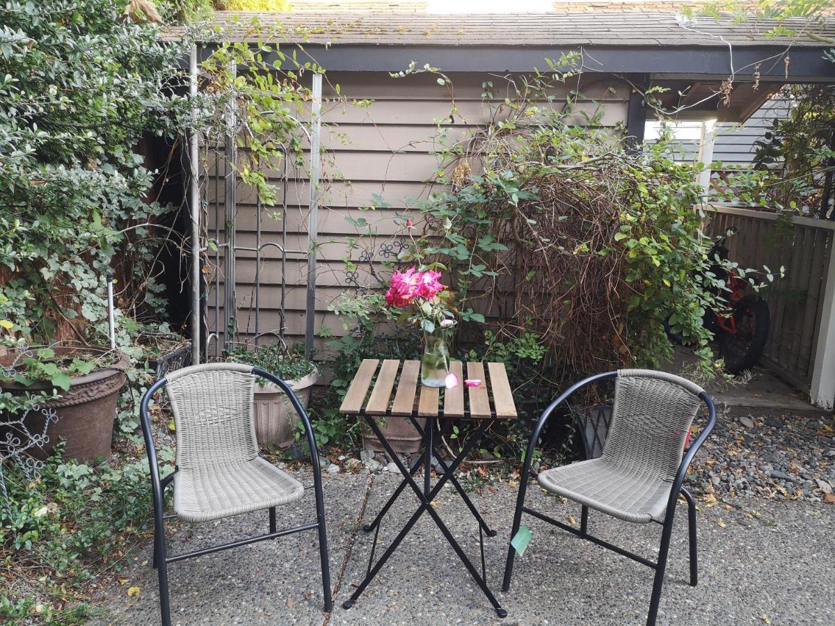 Jimmy B&B Surrey Bagian luar foto